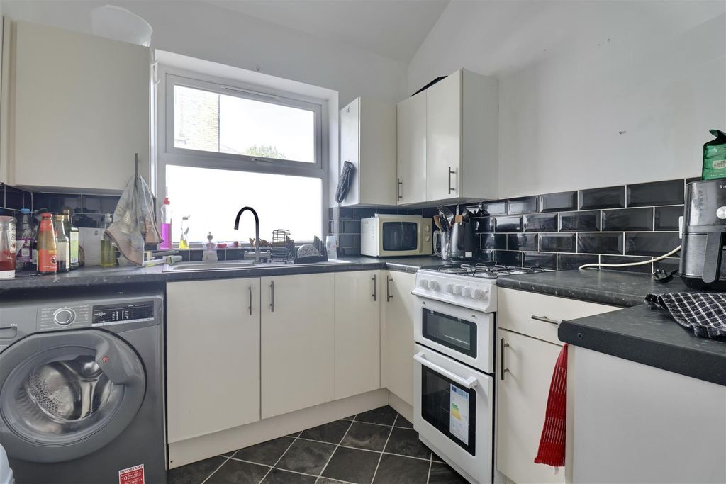 Property photo 2 of 17 972Fe5D4-6E95-4C7D-Af92-Fe8529988Eed_1_201_A.Jpeg