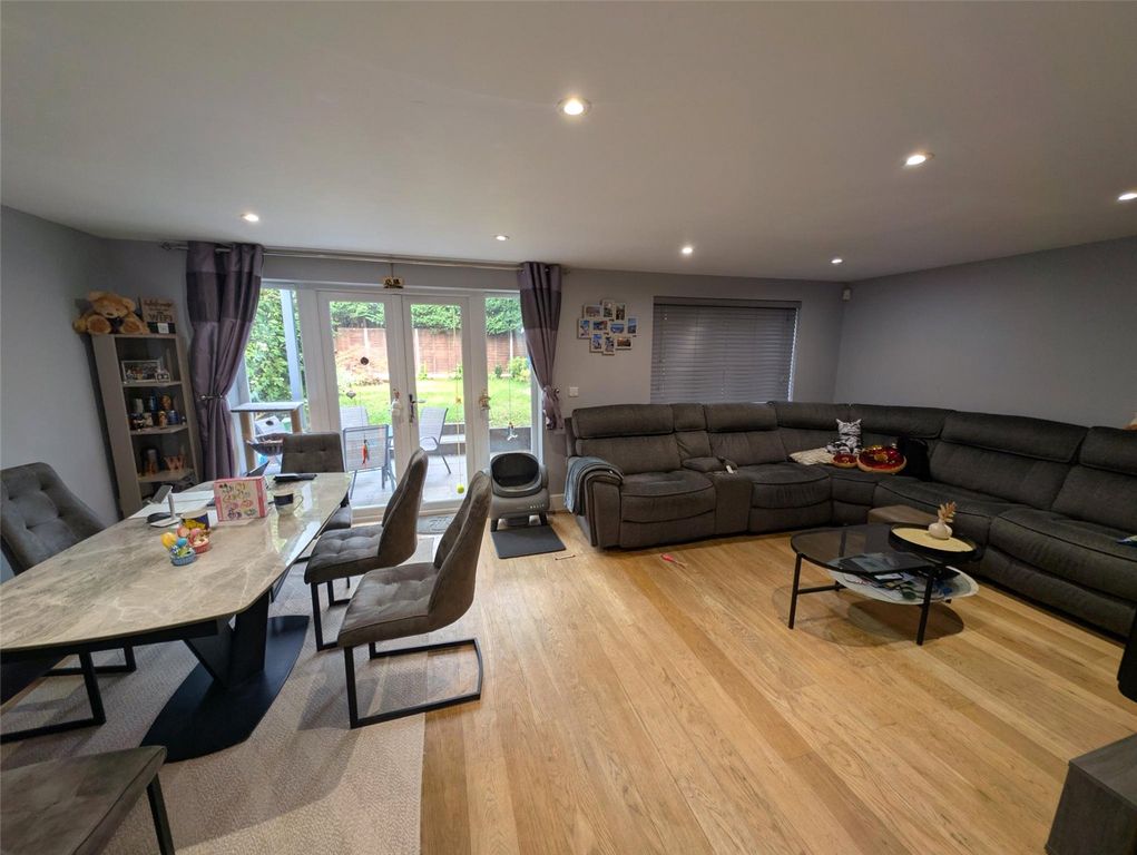 Property photo 2 of 17 Picture No. 14