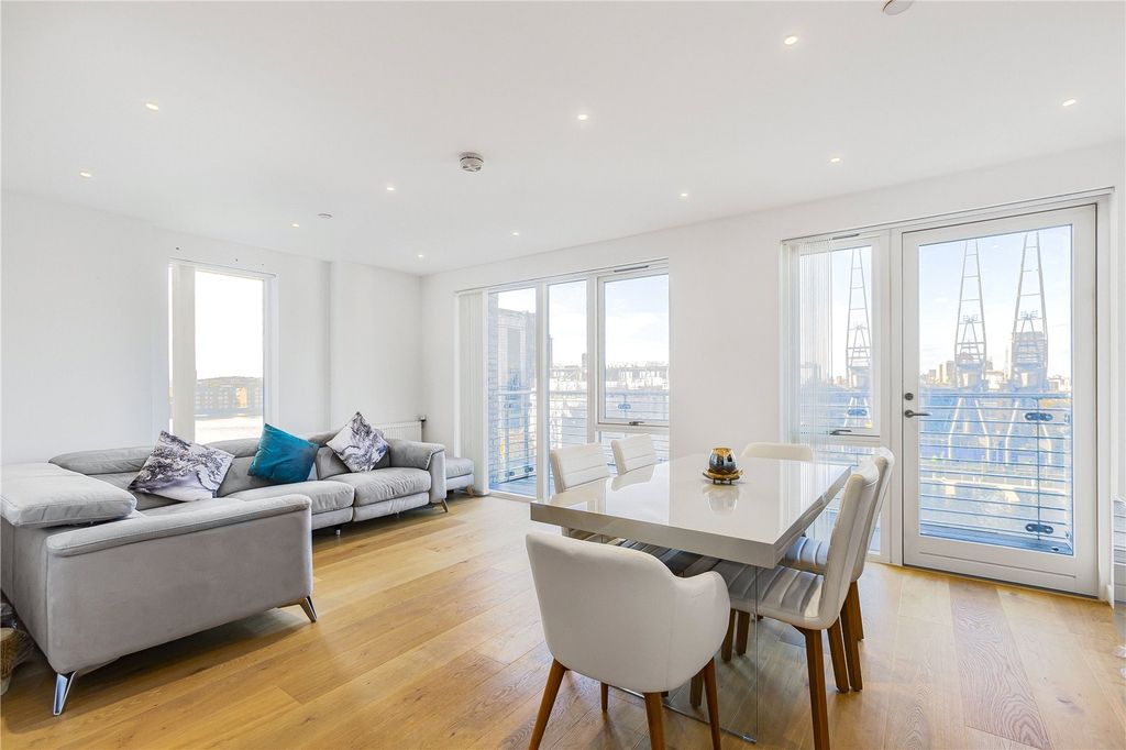 Property photo 1 of 18 Reception