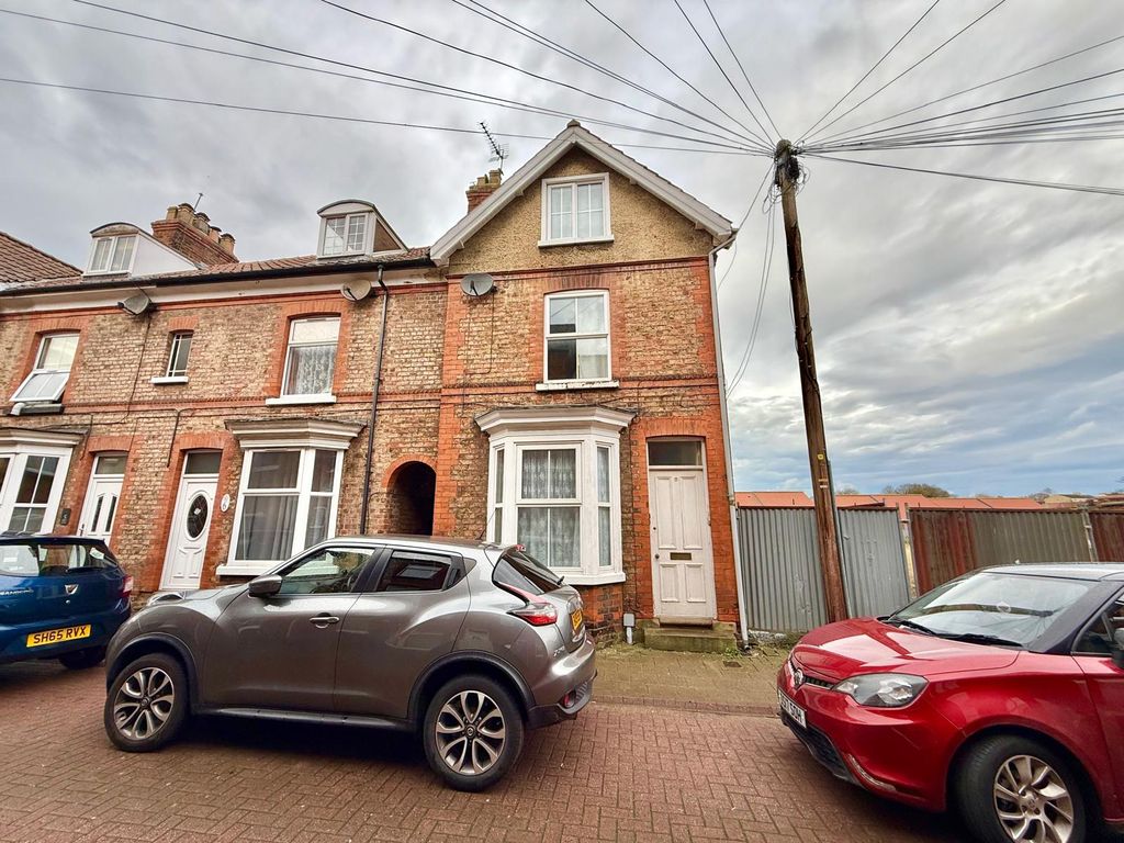 Property photo 1 of 9