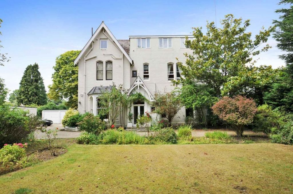 Property photo 1 of 8