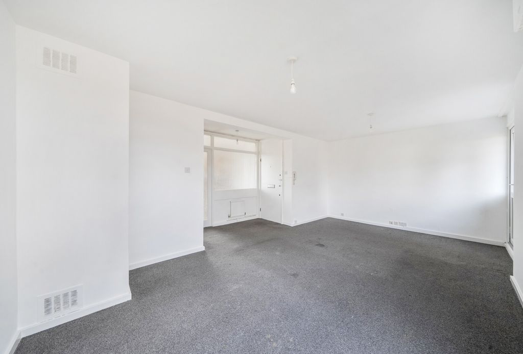 Property photo 3 of 10 Lounge/Diner