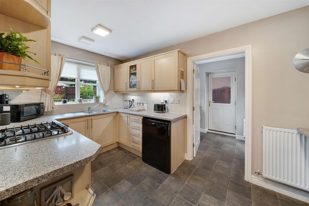 Property photo 3 of 32 16 Smithford Walk-8.Jpg