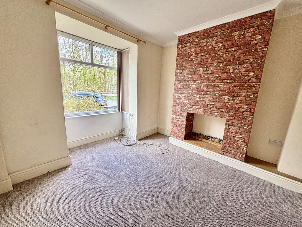 Property photo 3 of 23 Lounge