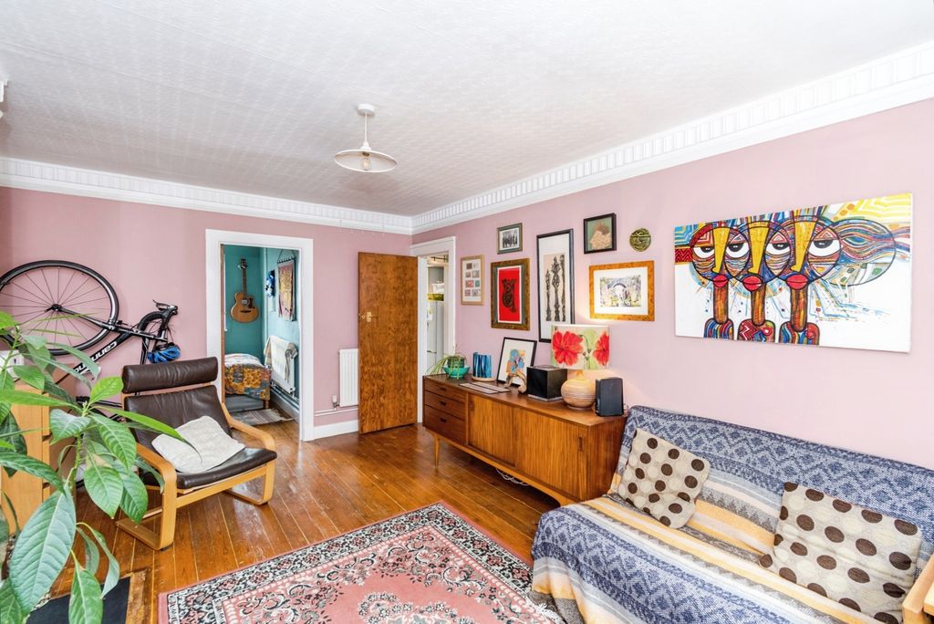 Property photo 3 of 15 Pbox-Img.Jpg