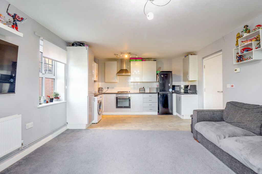 Property photo 2 of 18