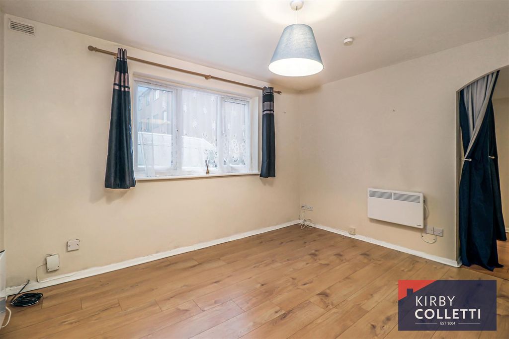 Property photo 2 of 9 Lounge