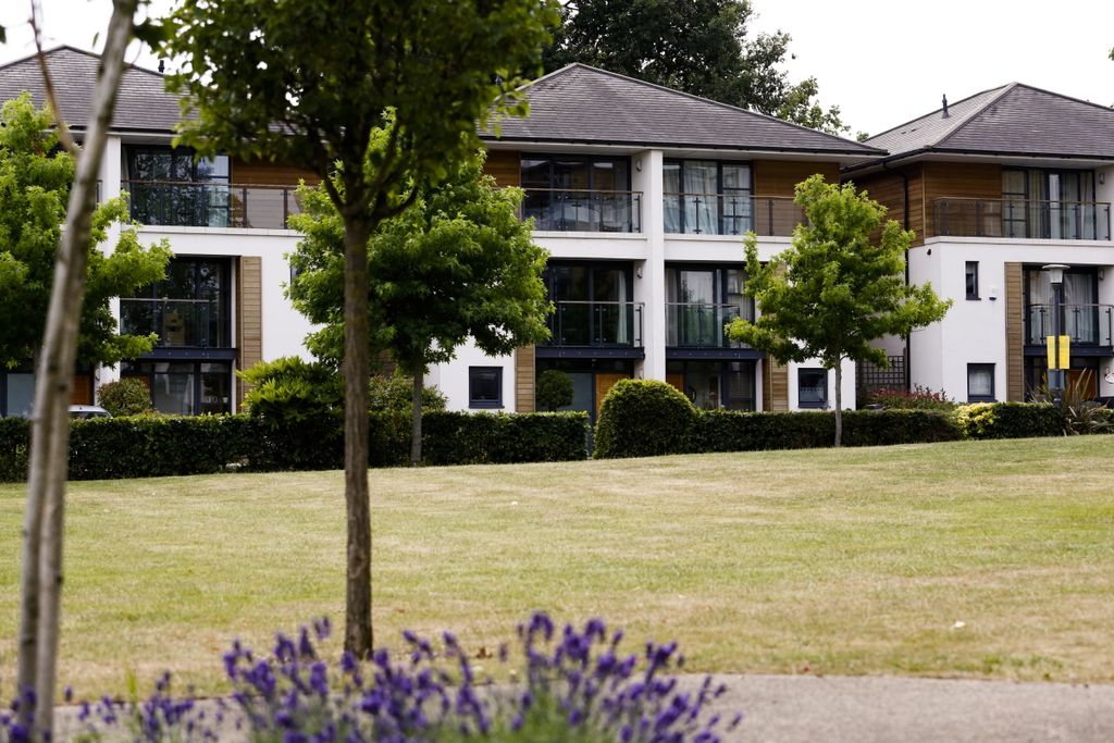 Property photo 1 of 15 17-Whitelands-Cre...
