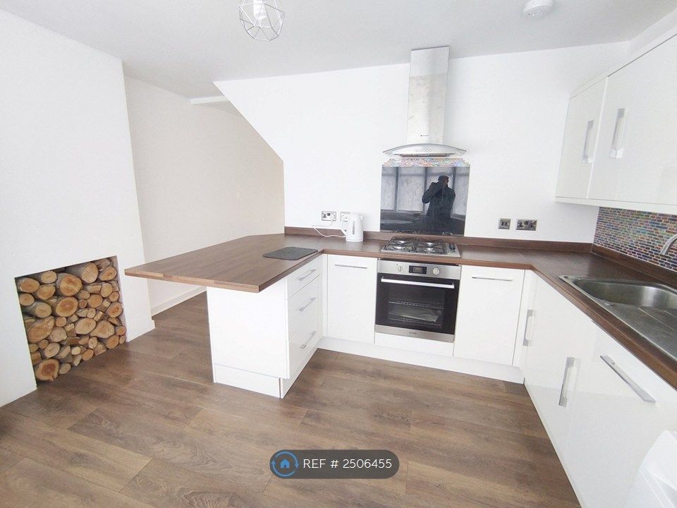 Property photo 3 of 13 Kitchen