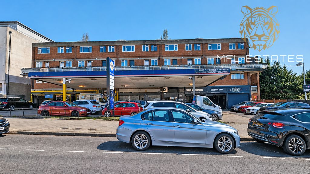 Property photo 1 of 7 Spacious 3 Bedroom Split Level Maisonette To Rent In Catford Se6 | 2 Bathrooms | Close To Catford &amp; Catford Bridge Stations