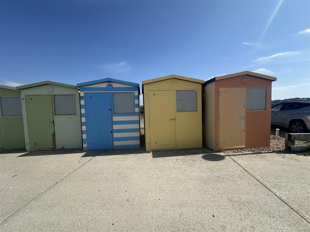 Property photo 2 of 6 Beach Hut