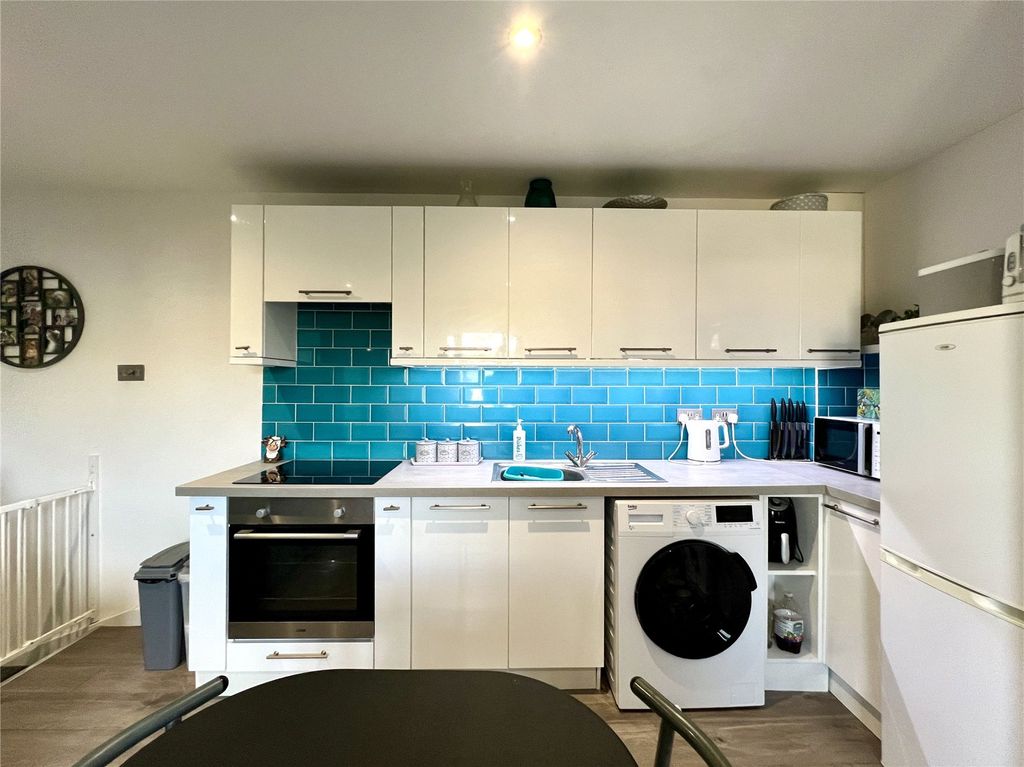 Property photo 3 of 9 Kitchen