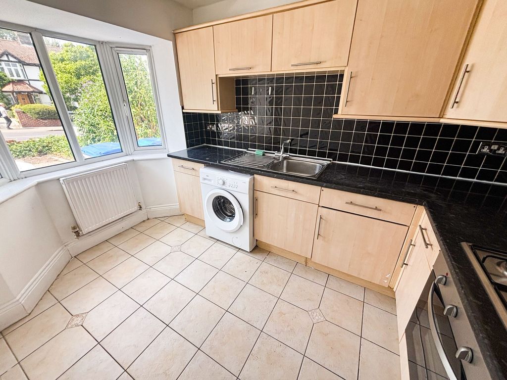 Property photo 3 of 13 Church Hill Ig10