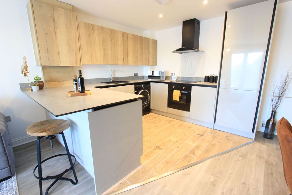 Additional image 5 of 2 bed flat to rentFlat, Cabot Mews, Braemar Avenue, Bristol BS7