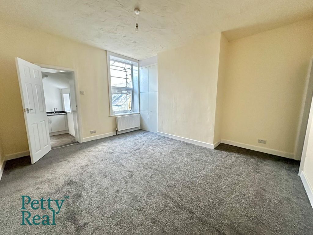 Property photo 2 of 9 8085C4B6-5F3B-4B87-Aebf-0903088D704D.Jpeg