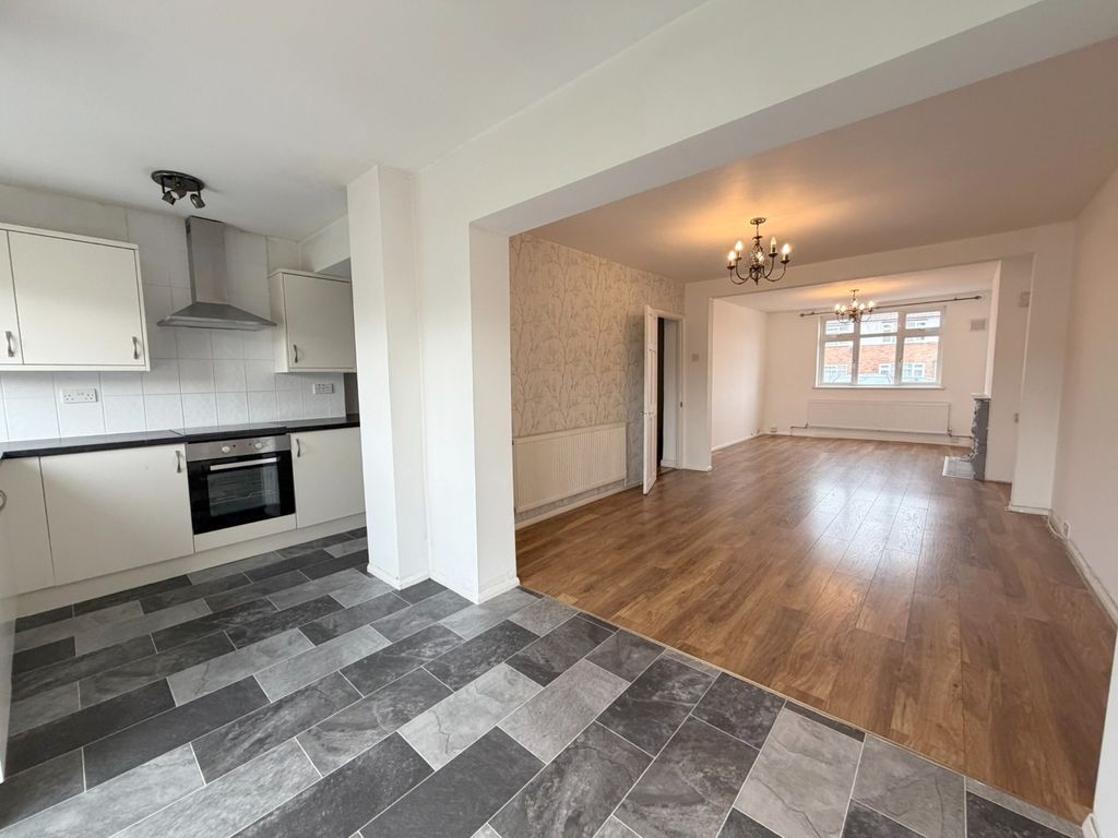 Property photo 3 of 12 2341792