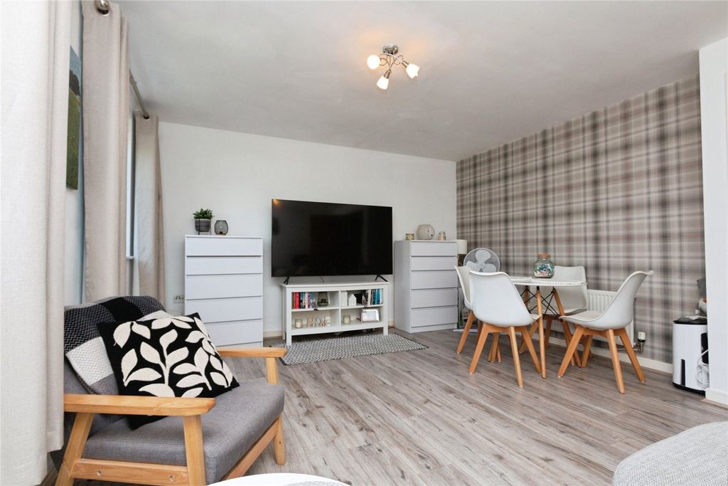 Property photo 2 of 17 Picture No. 28