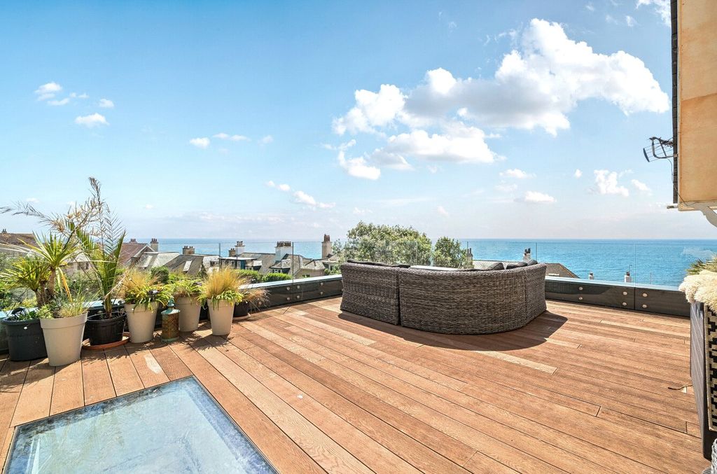 Property photo 2 of 24 Roof Terrace