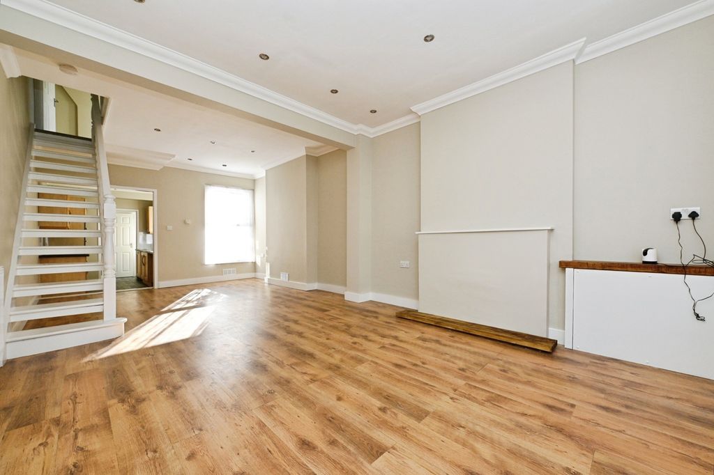 Property photo 2 of 17 Photo