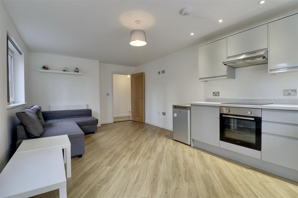 Property photo 3 of 13 7E1144Ab-922A-498F-B42A-54533Bdc74F5_1_201_A.Jpeg