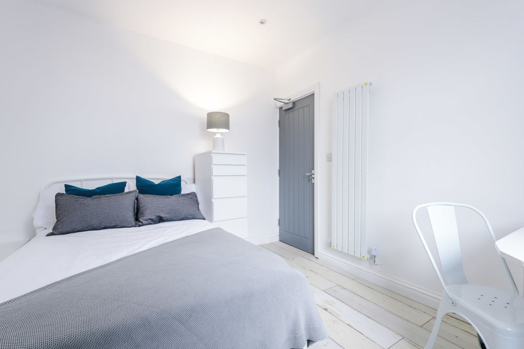 Property photo 3 of 22 7 Gladstone Terrace Bedroom 2