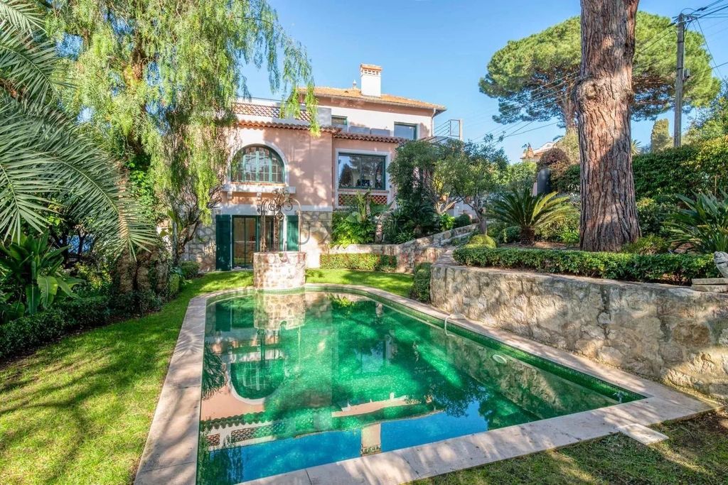 Property photo 1 of 15 Charming Villa With Garden And Pool In A Private Estate