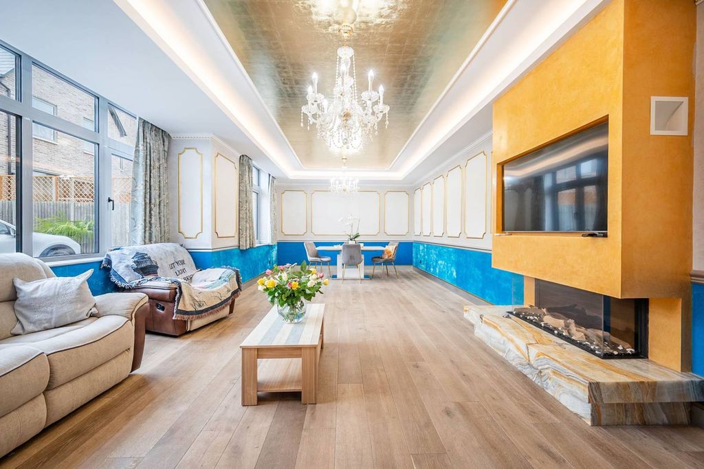 Property photo 3 of 22