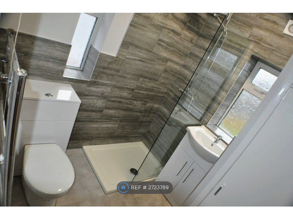 Property photo 2 of 8 Bathroom