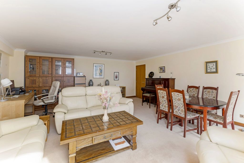 Property photo 2 of 10 98586_Flat 4 42 Great Smith Street (8)