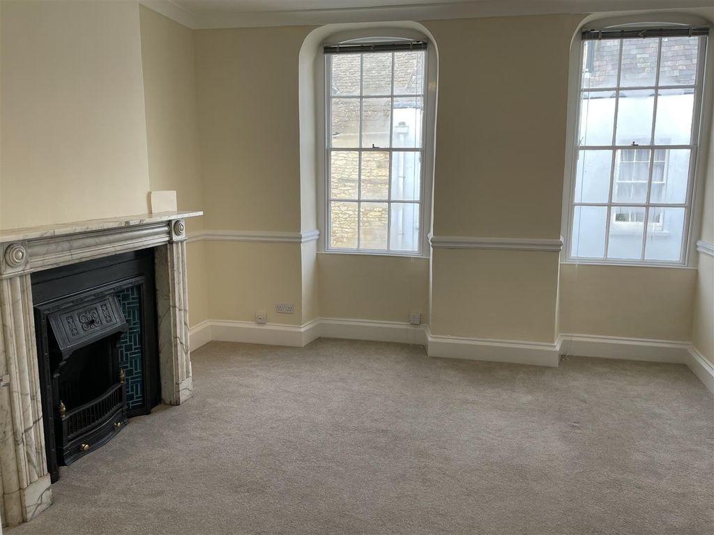 Property photo 2 of 7 Living Room