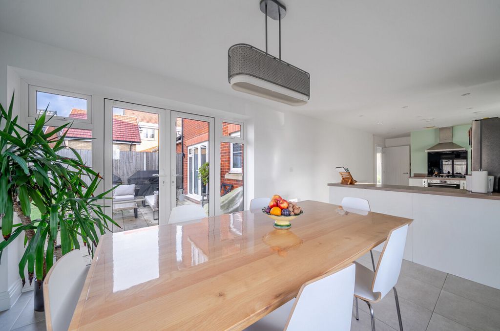 Property photo 2 of 21