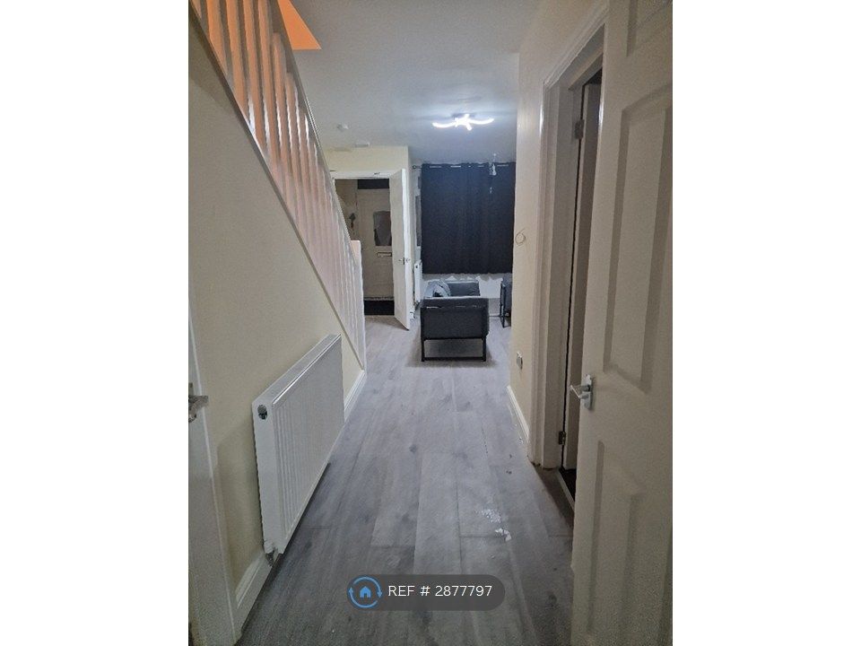 Property photo 3 of 9 Hallway