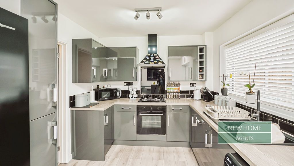 Property photo 2 of 19 Photo 16