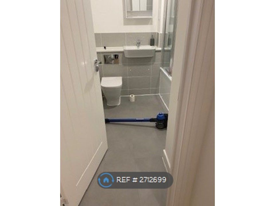 Property photo 2 of 4 Shared Bathroom