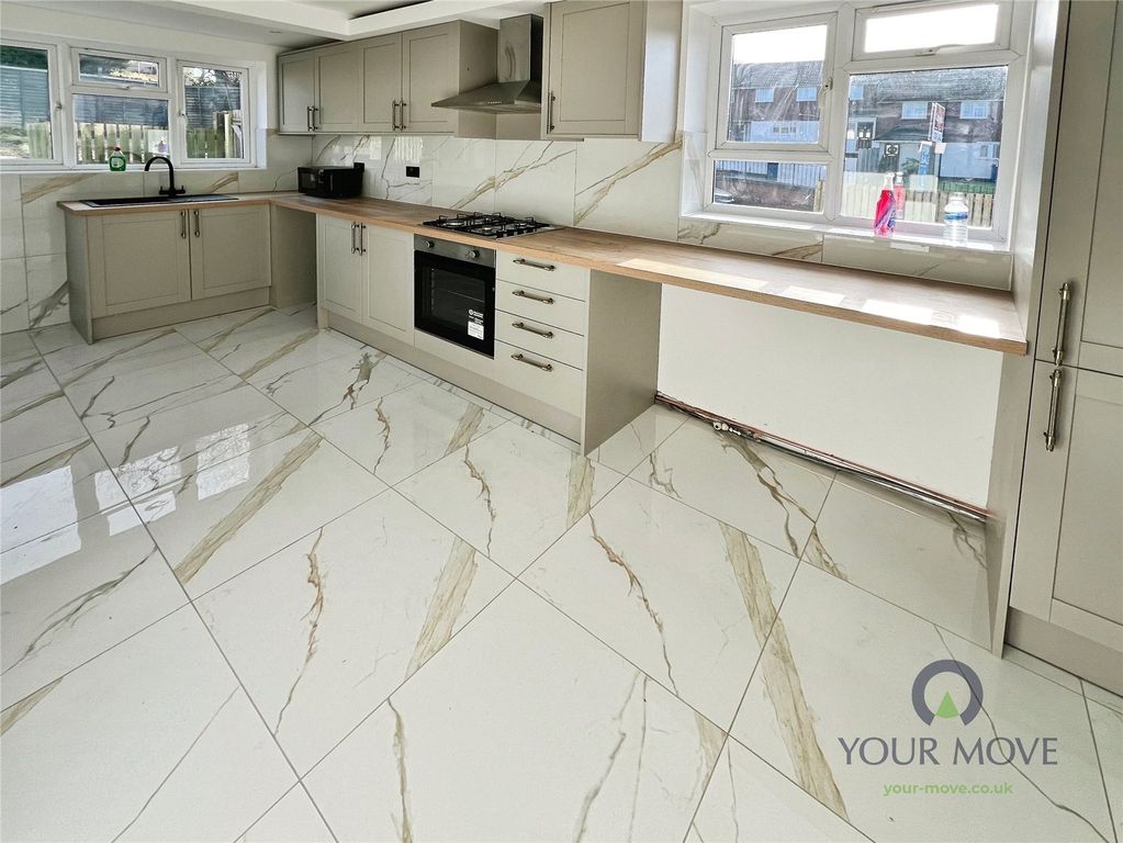 Property photo 3 of 16 Kitchen