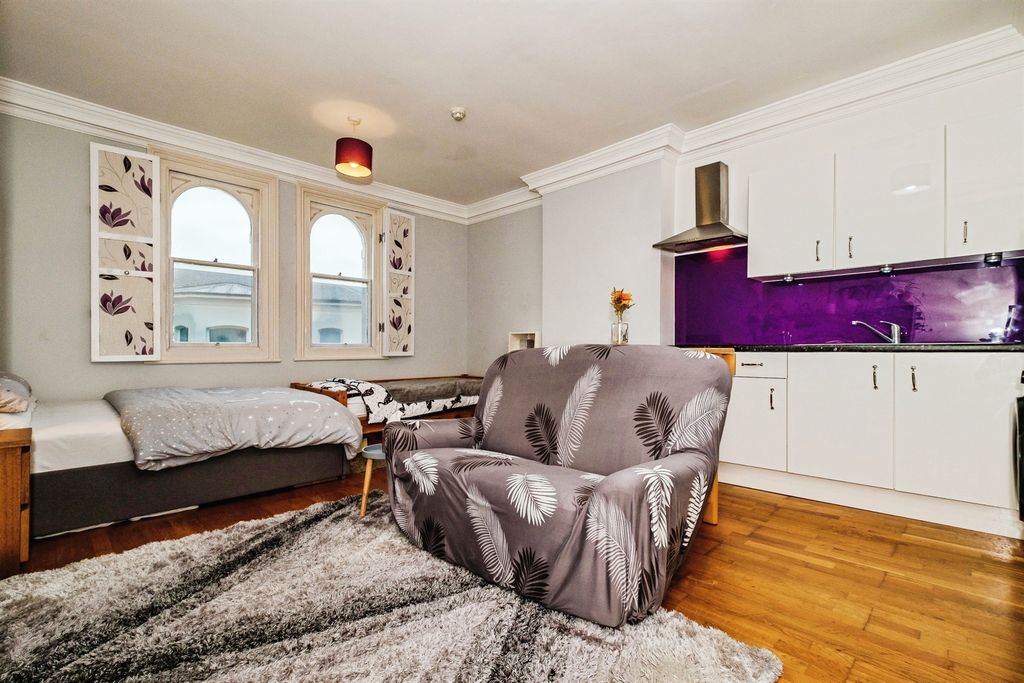 Property photo 3 of 16