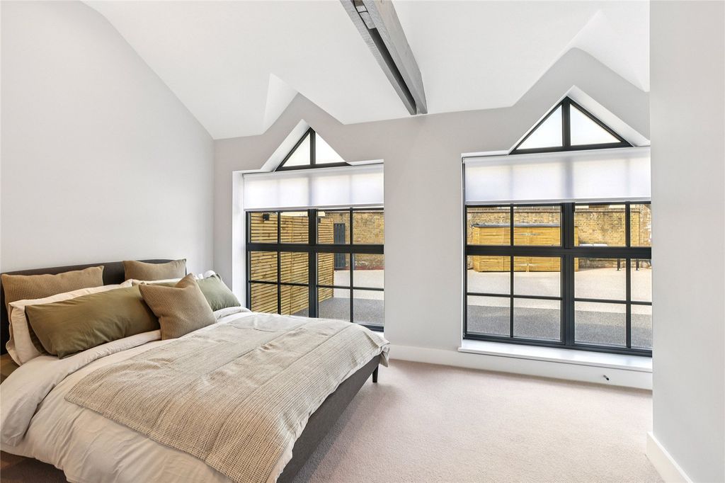 Property photo 3 of 14 Bedroom