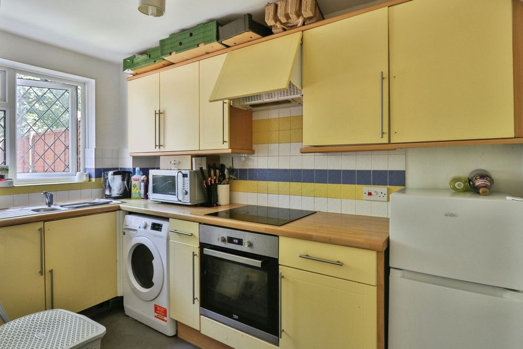 Property photo 2 of 14 Kitchen