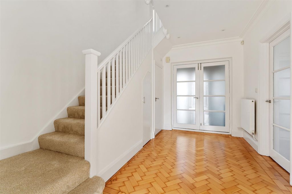 Property photo 2 of 24