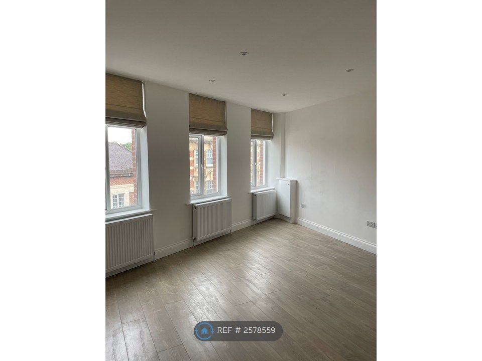 Property photo 1 of 24 Living Room (Empty)