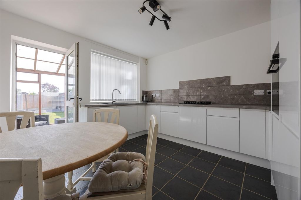 Property photo 2 of 15 Kitchen Diner