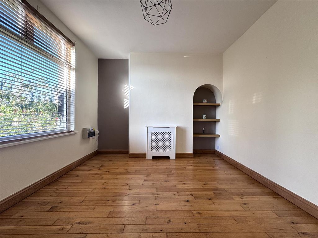 Property photo 2 of 21 Lounge