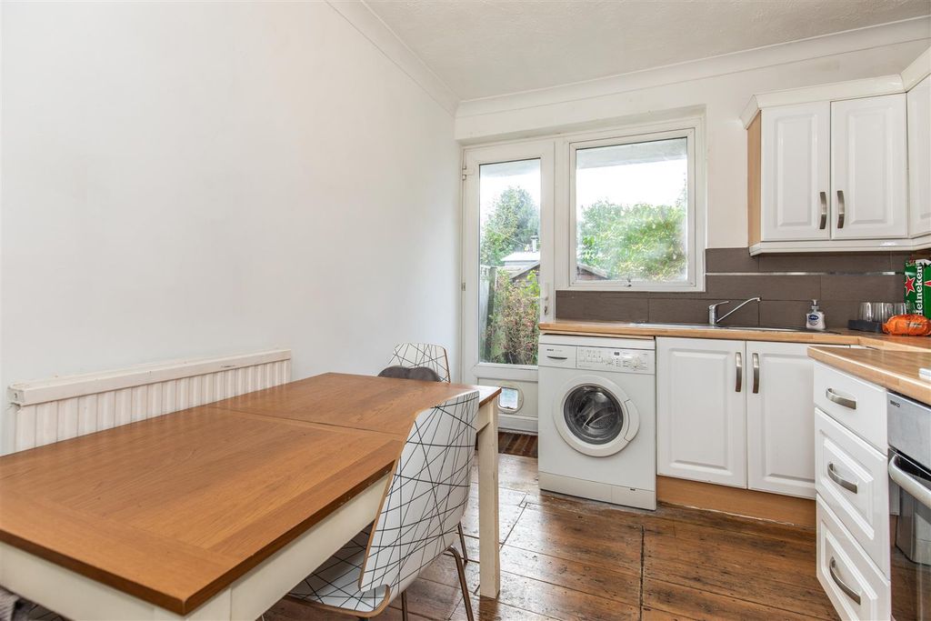 Property photo 2 of 8 Kitchen