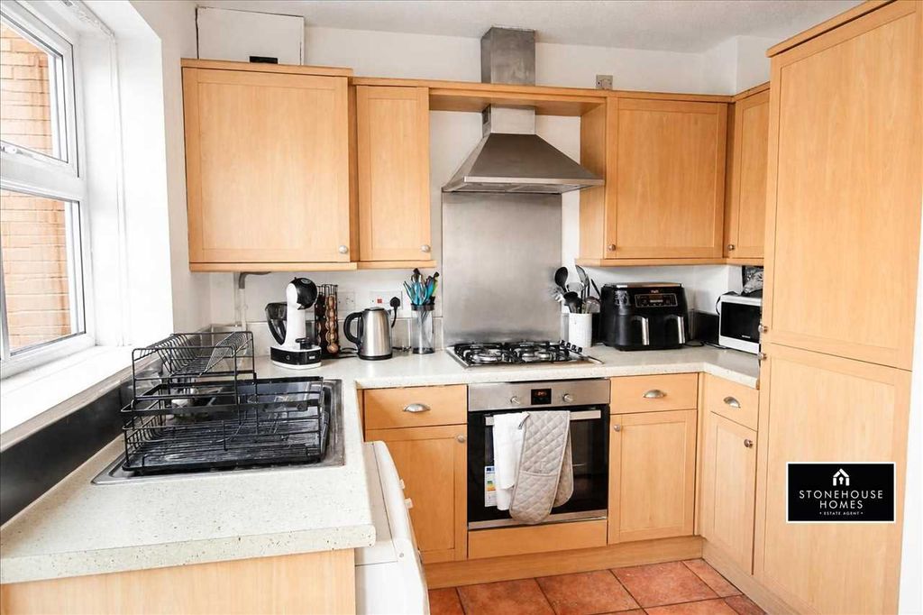 Property photo 3 of 12 Kitchen