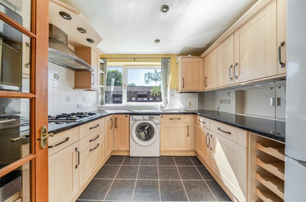 Property photo 2 of 18 Kitchen