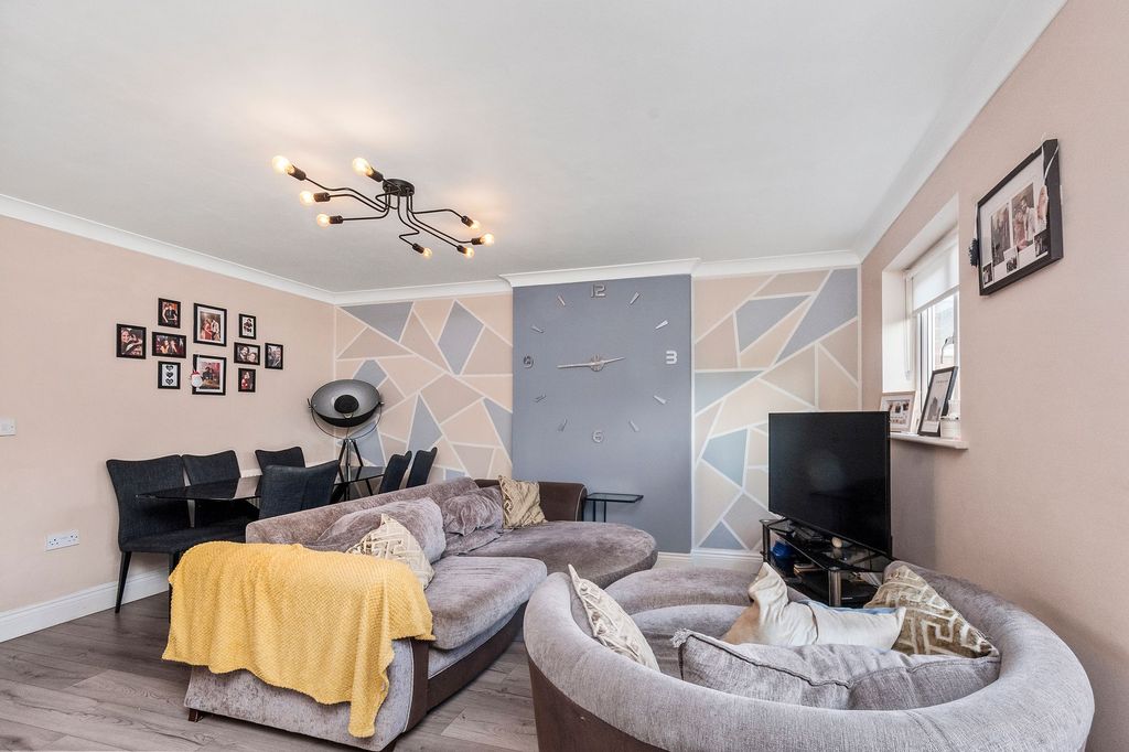 Property photo 3 of 22