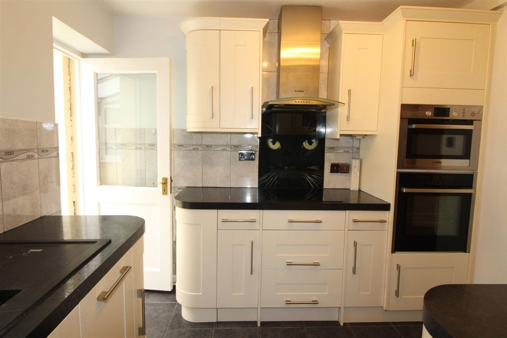 Property photo 2 of 24 Kitchen
