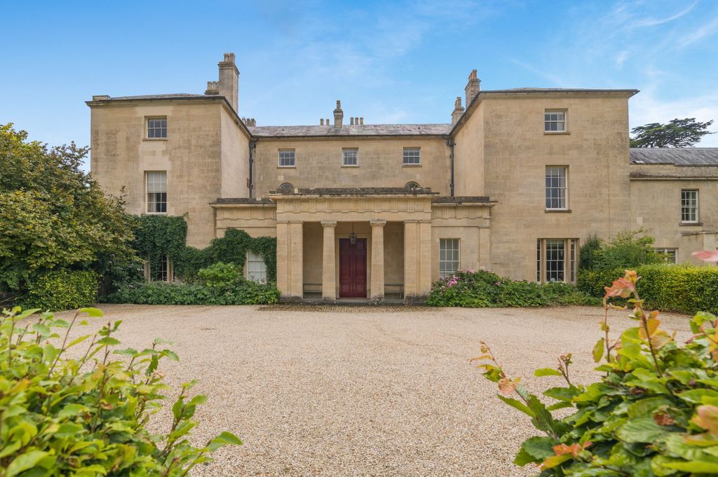 Property photo 1 of 17 Heytesbury Park