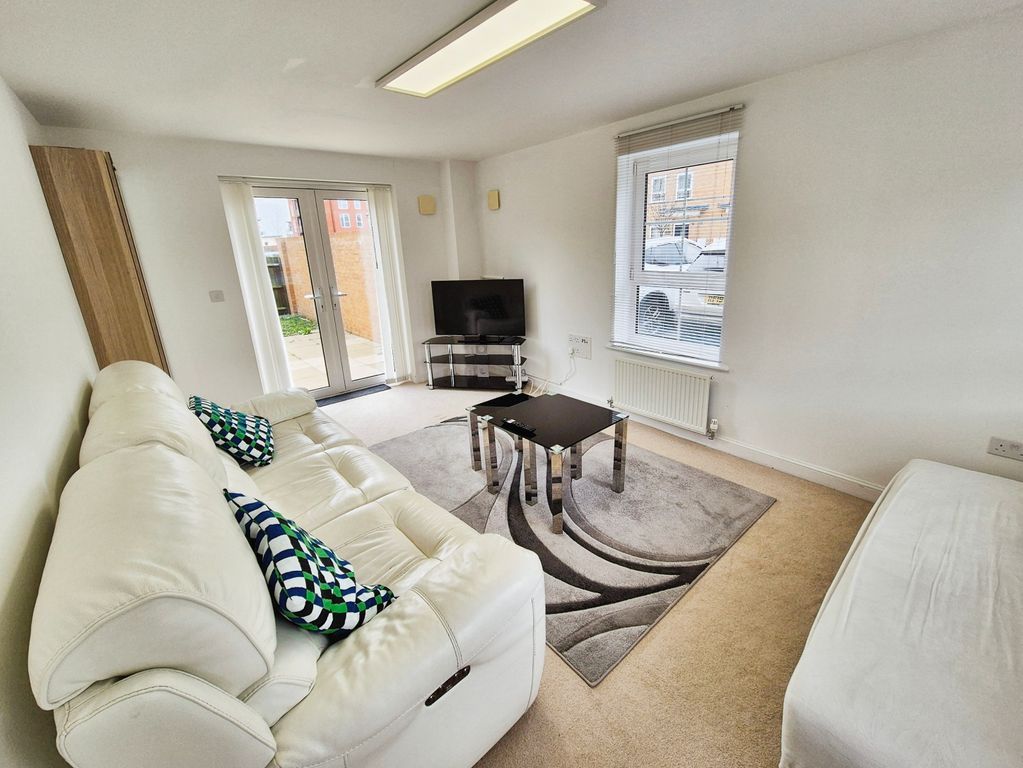 Property photo 3 of 16 Living Room