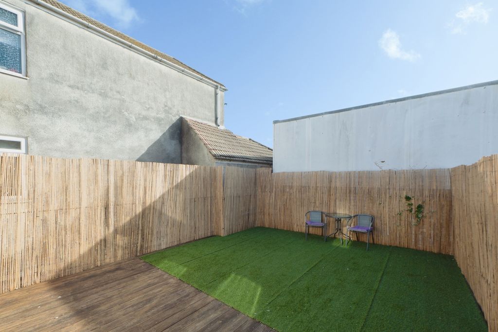 Property photo 2 of 11 Pbox-Img.Jpg